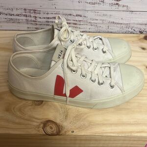Veja Wata Men’s Canvas Lace Up Low Top Sneaker US Sz 9 Man White Red V